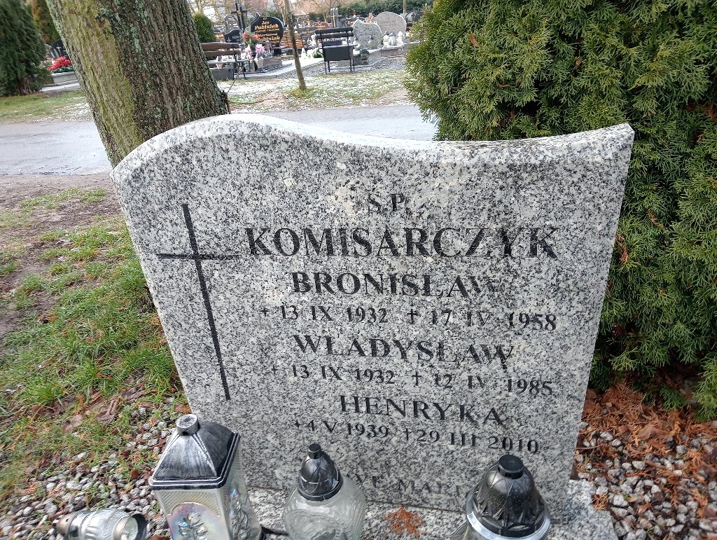 Grób Władysław Komisarczyk