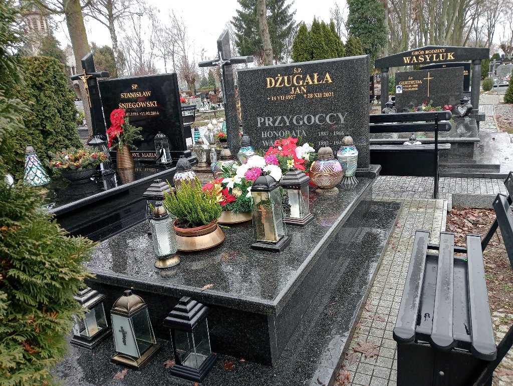 Grób Bernardyna Dżugała