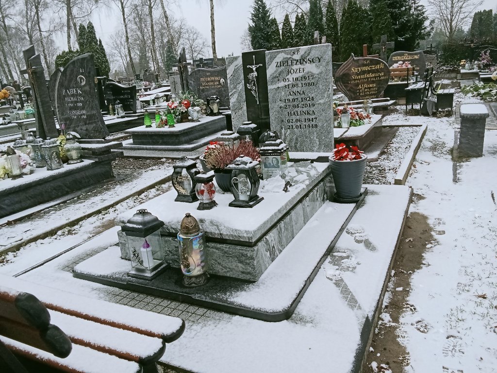 Grób Halinka Zielezińska